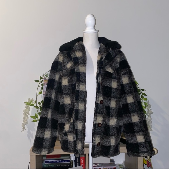 Velour County vintage style black and white plaid fuzzy button down coat - Picture 3 of 9